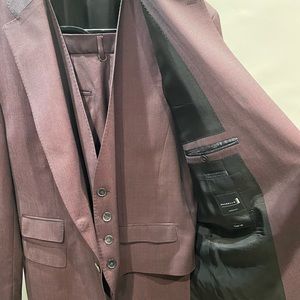 Hugo Boss 3 piece Super 120 suit. Authentic.